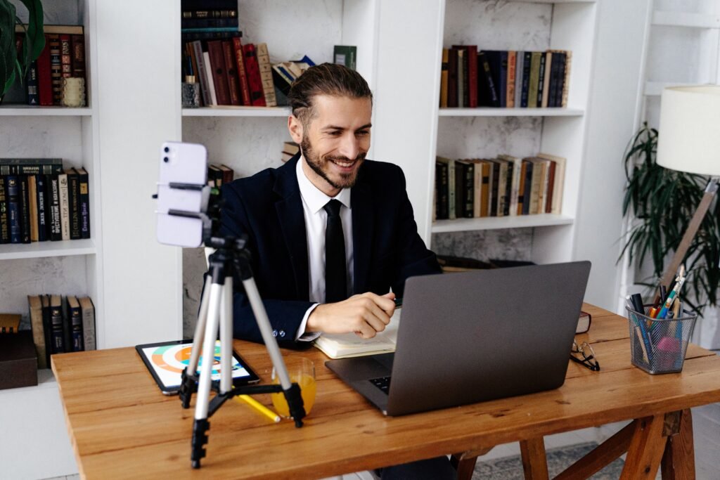 Beginner practicing Arabic vocabulary and writing during an online lesson